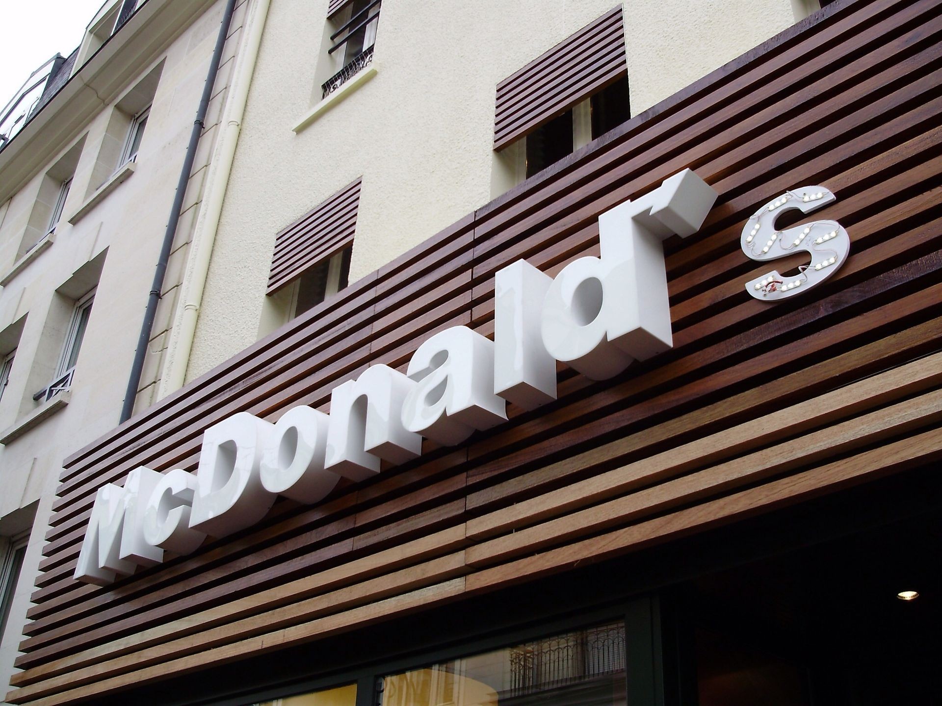 Enseignes à éclairage direct