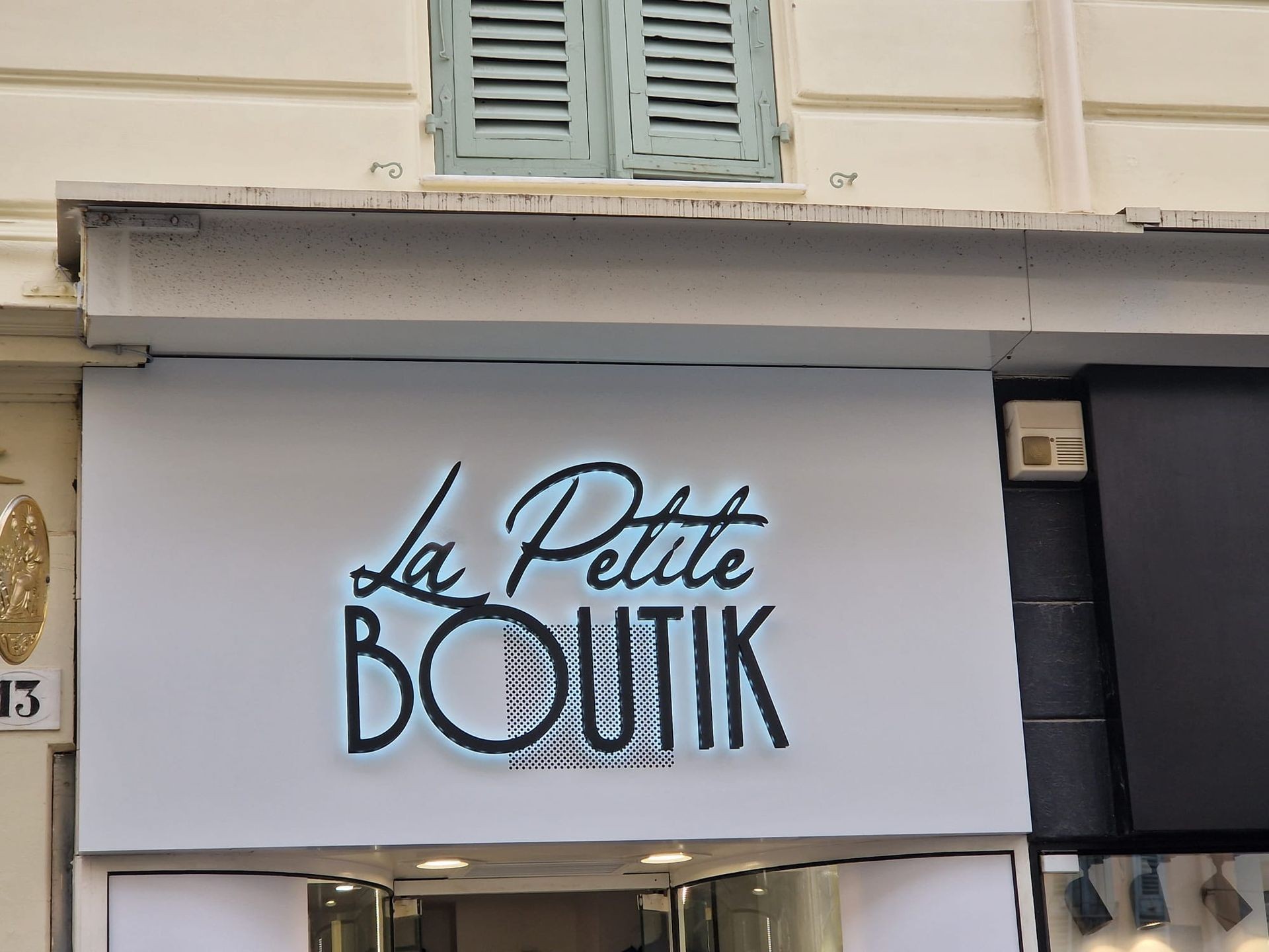 Enseignes à éclairage indirect