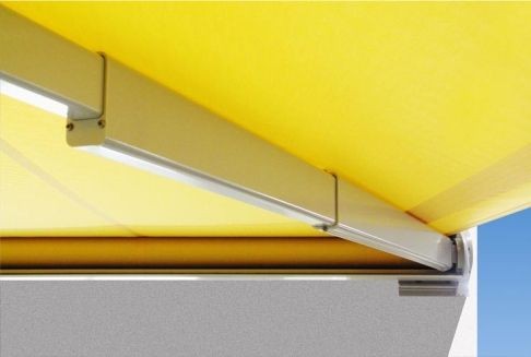 Store à bras téléscopiques